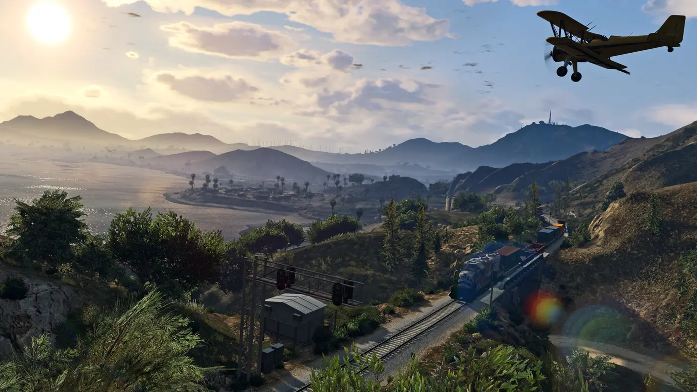 Panorama de Blaine County dans GTA 5 avec un biplan, un train de marchandises et des collines