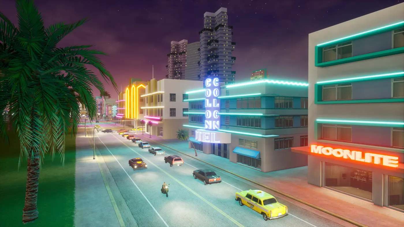 Avenue de bord de mer la nuit, hôtels Art déco aux néons turquoise et roses, taxi jaune et voitures des années 80, dans GTA Vice City